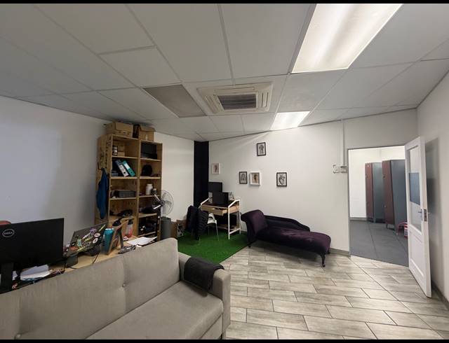 367M² OFFICE TO LET IN SOMERSET WEST MALL TRIANGLE